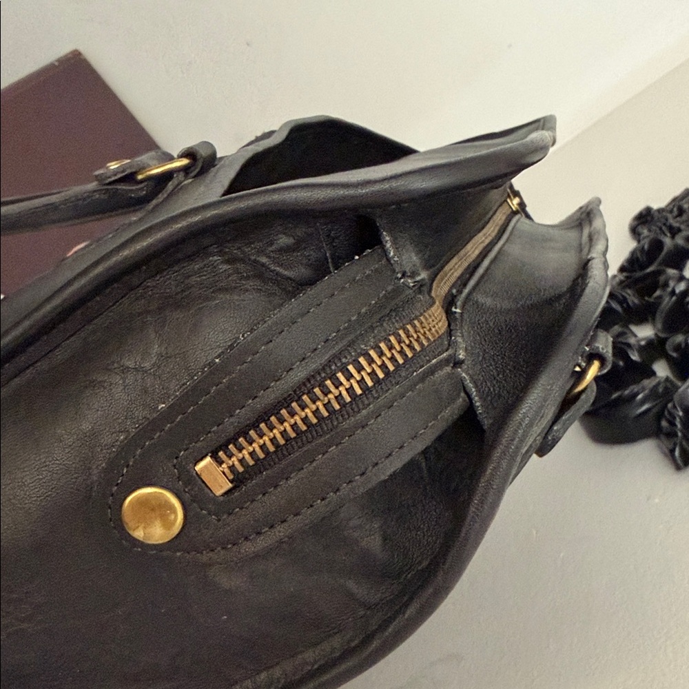 LAURA USA Black Leather Tote Bag with Gold harware - Picture 8 of 17
